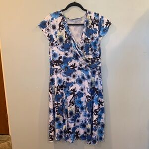 Haute Edition Blue and White Flowered Short Sleeve Wrap Top Dress Women’s 1X